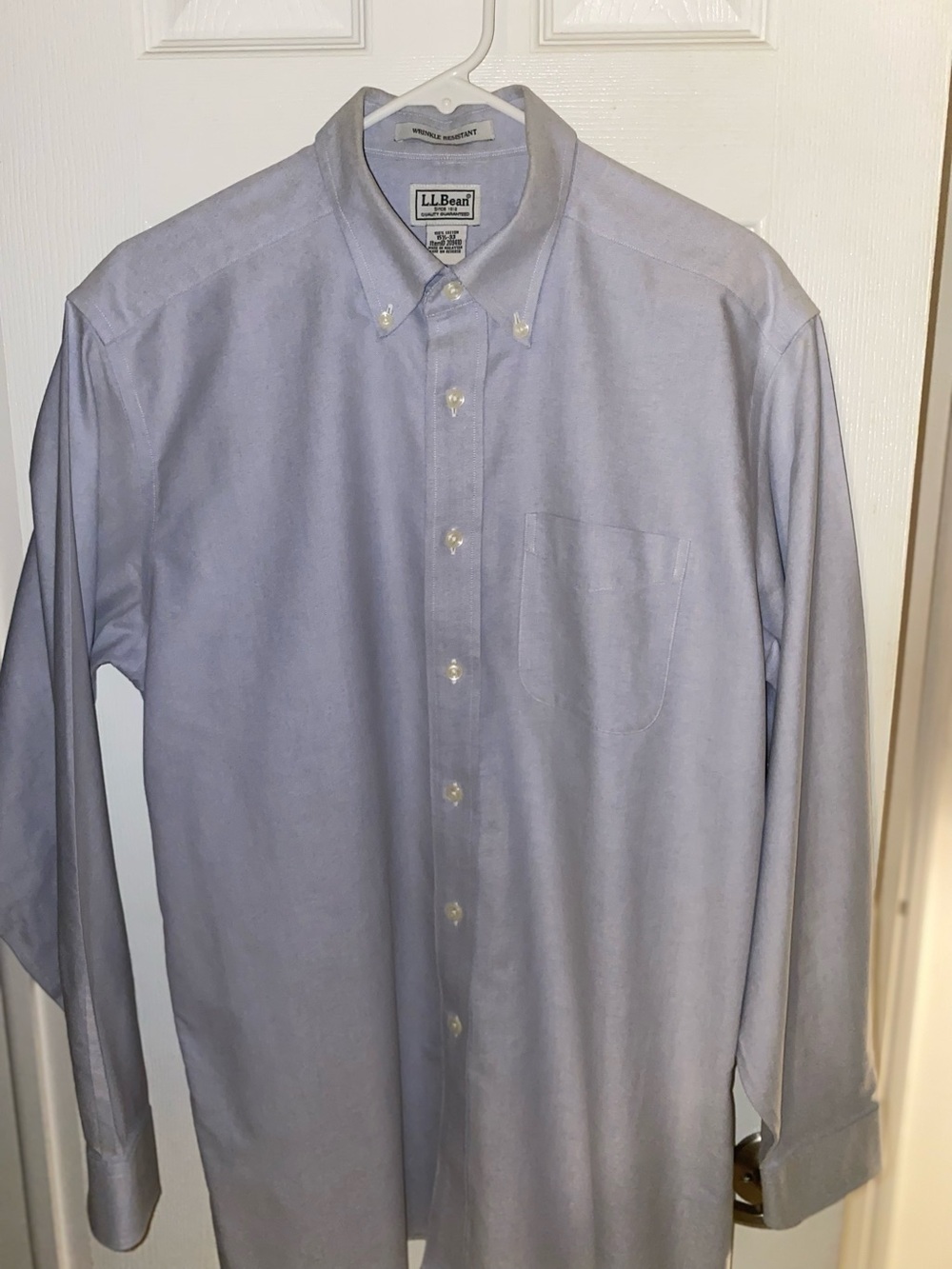 L.L. Bean Men's Blue Button-Down Dress Shirt. 15 1/2. Sleeve 33.  Great color.